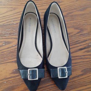 BLACK VELVET kitten heal pumps w gold buckle toe